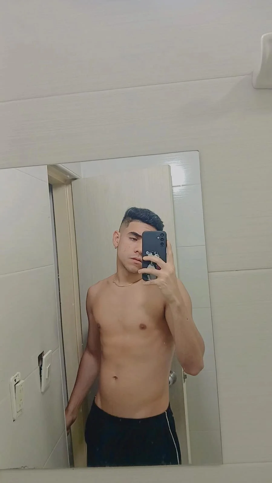 XXX Porn Photo of Nude zack_joness18 19