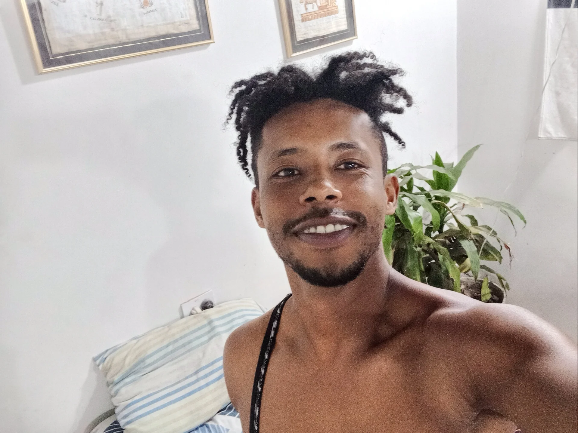 XXX Porn Photo of Nude AlejoKhalifa_ 2