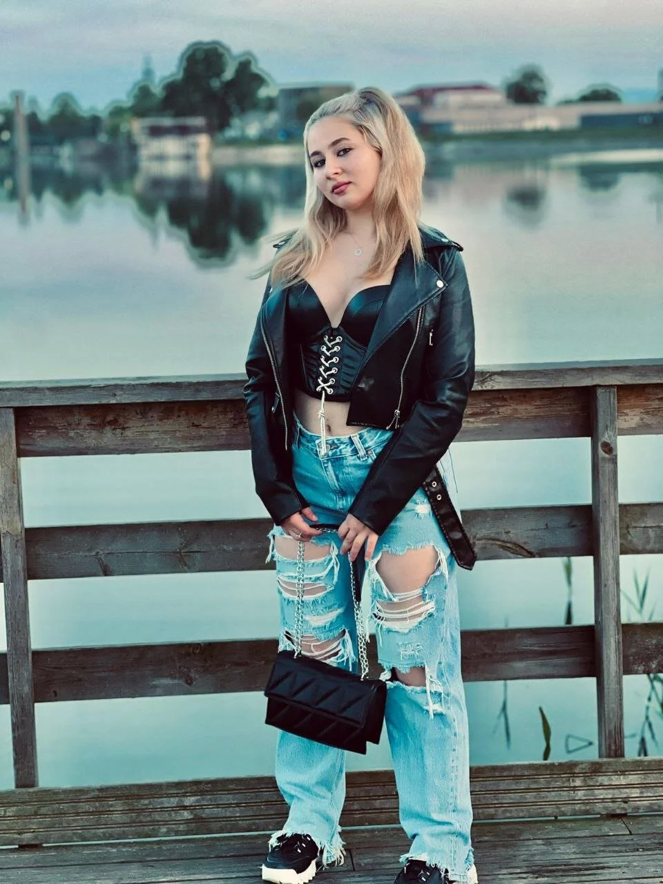 XXX Porn Photo of Nude SuzzySweet18 2