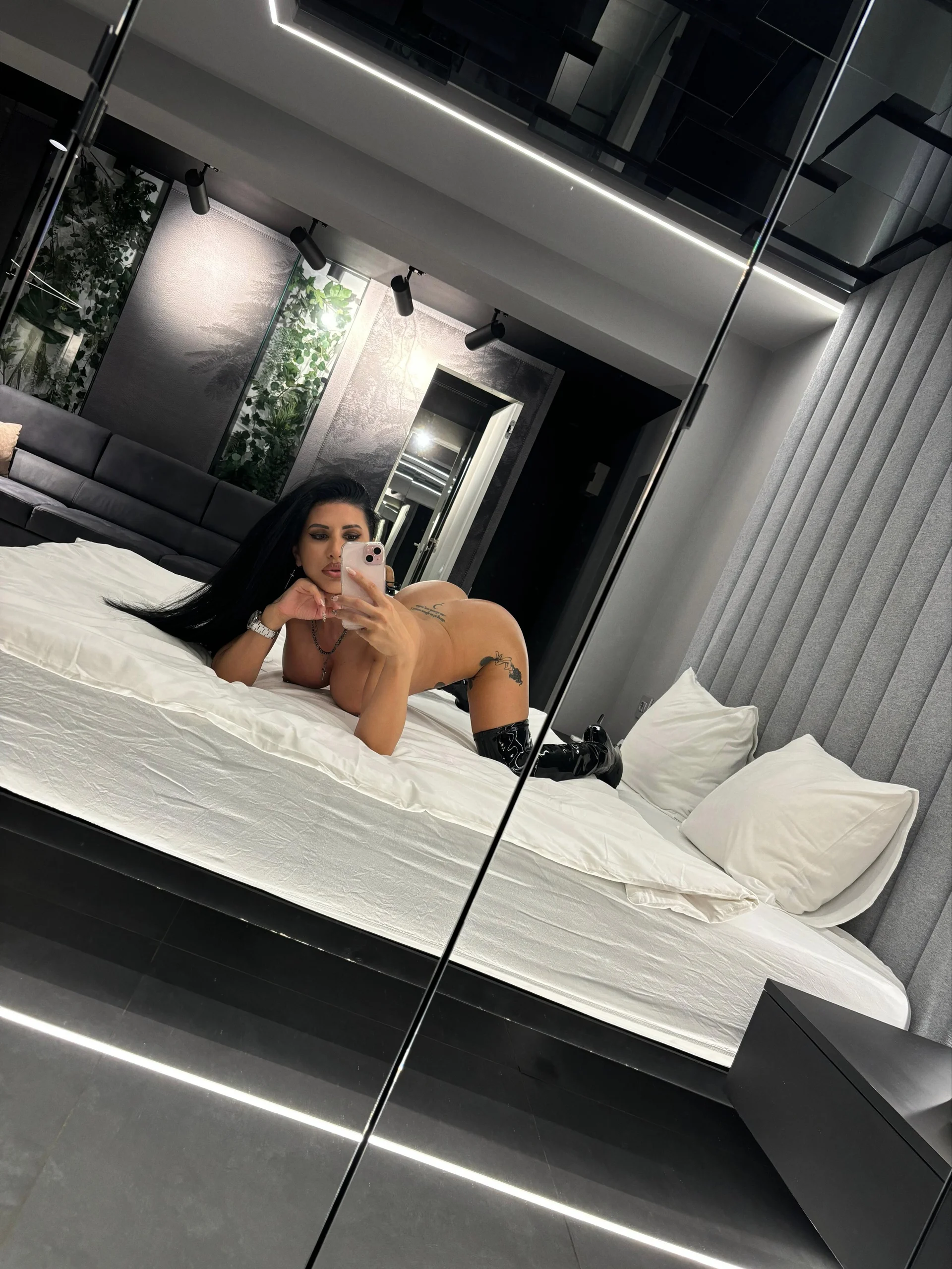 XXX Porn Photo of Nude Gallienne_Gold 40
