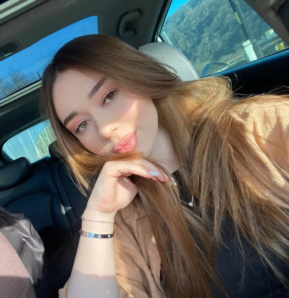 XXX Porn Photo of Nude Mira_Blow 2