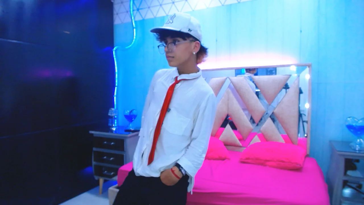 XXX Porn Photo of Nude alex_477 17