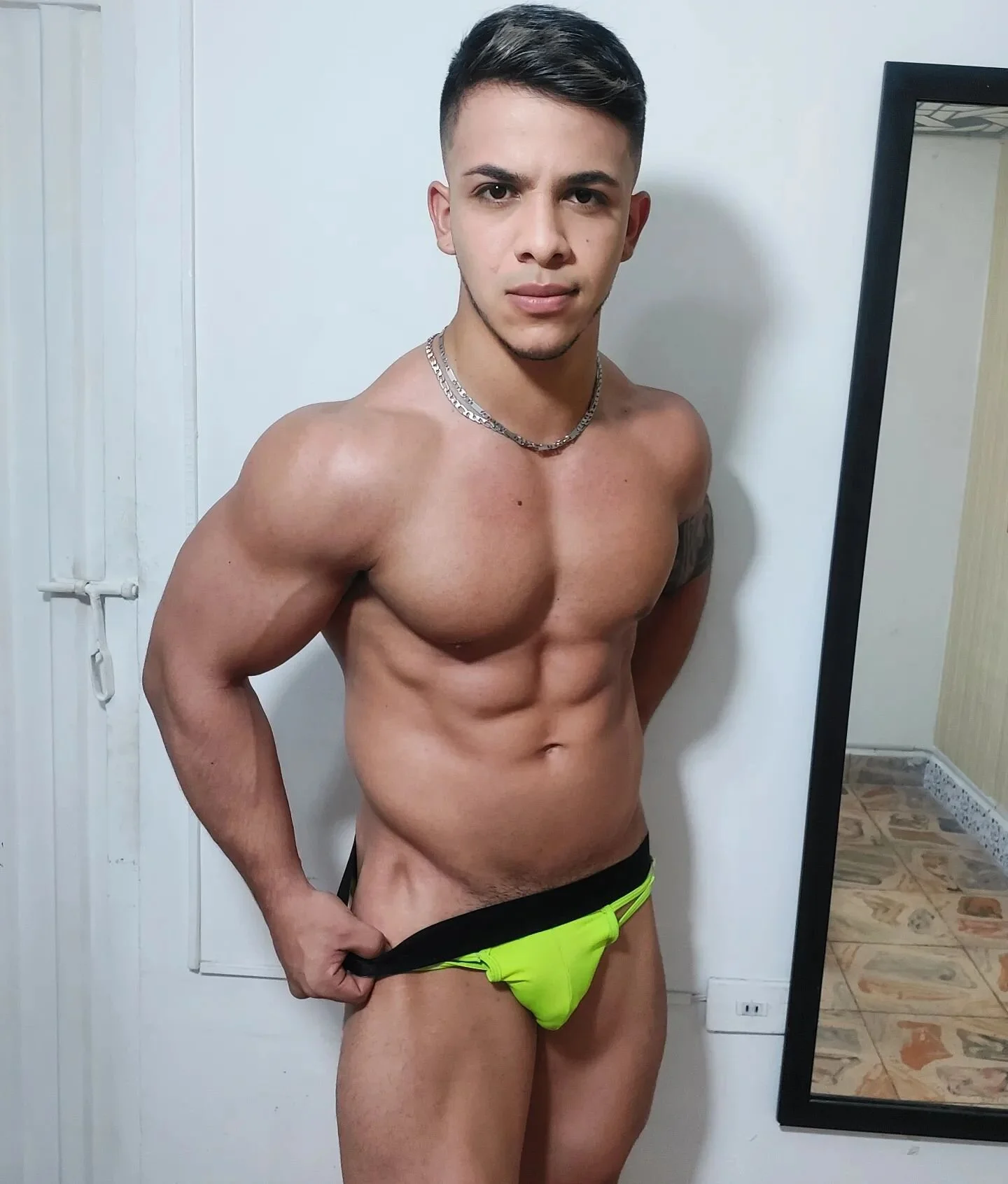 XXX Porn Photo of Nude TheMuscularVenezuelanMan 8