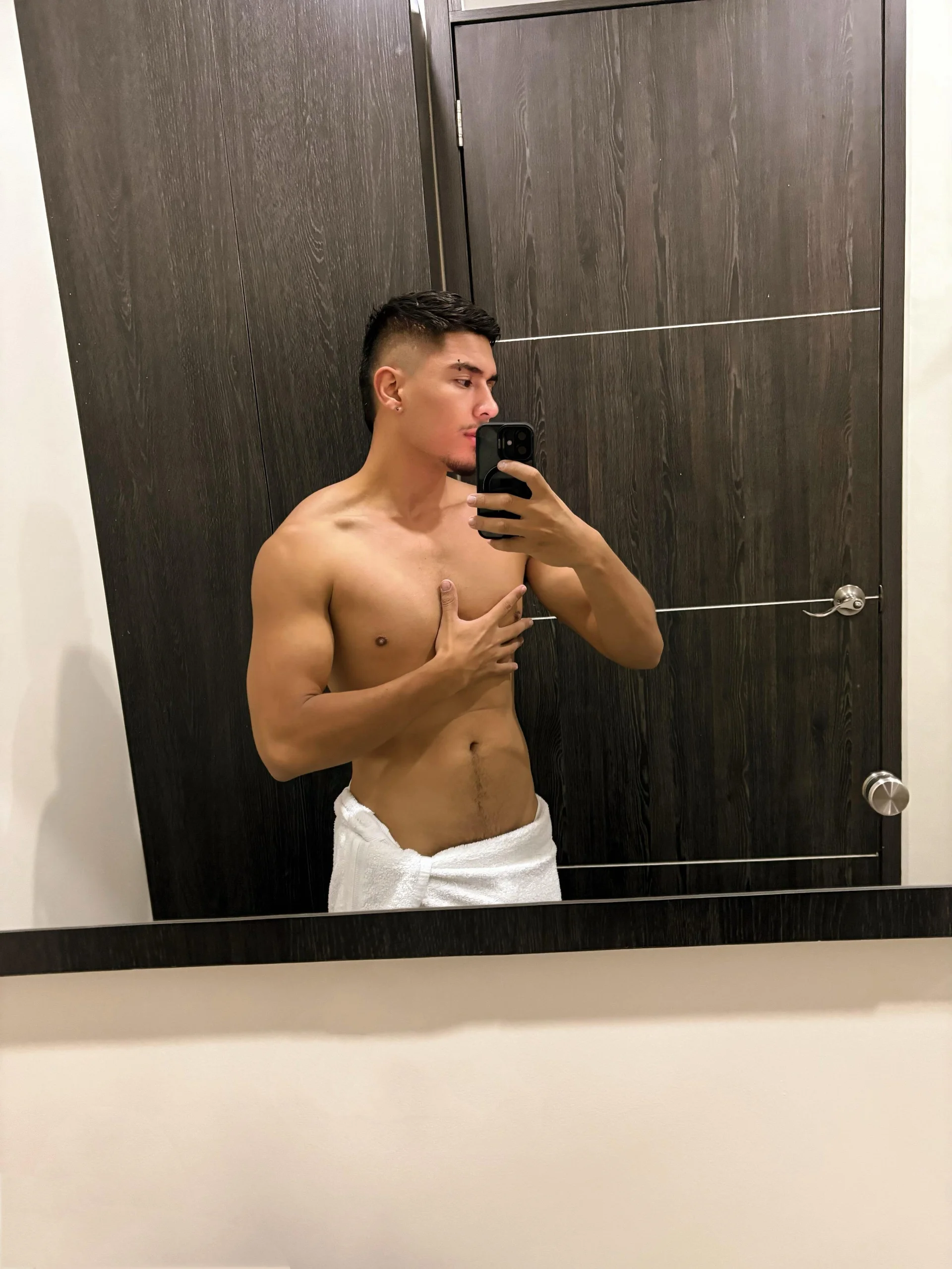 XXX Porn Photo of Nude Aaronfox_x 174