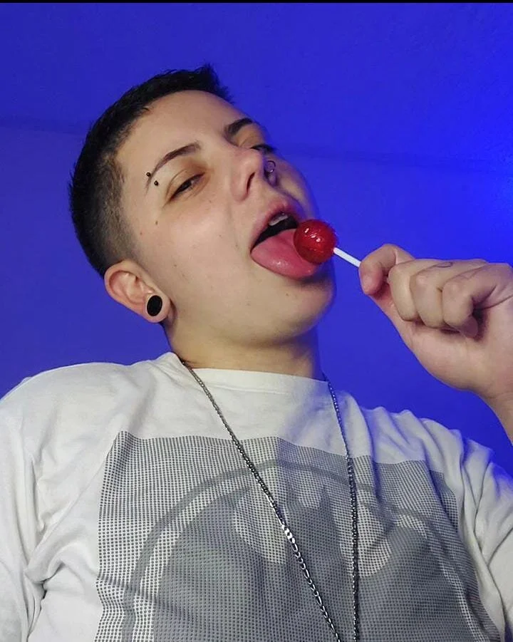 XXX Porn Photo of Nude aron_lettone01 1