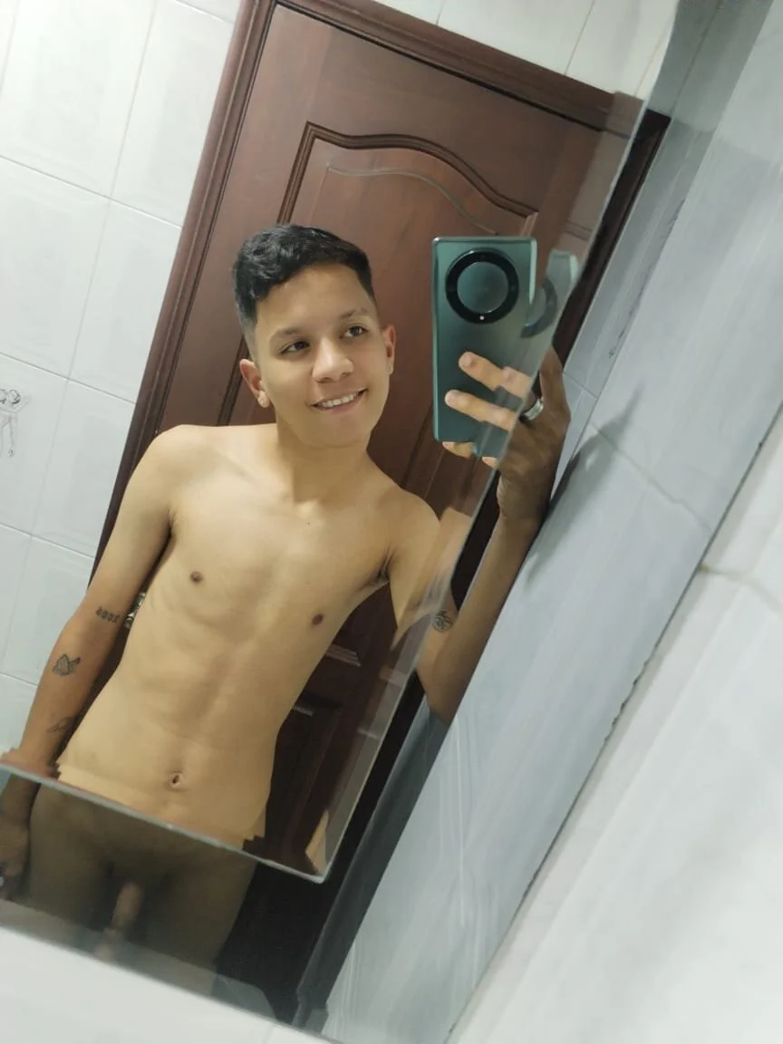 XXX Porn Photo of Nude camilo_hott3 2