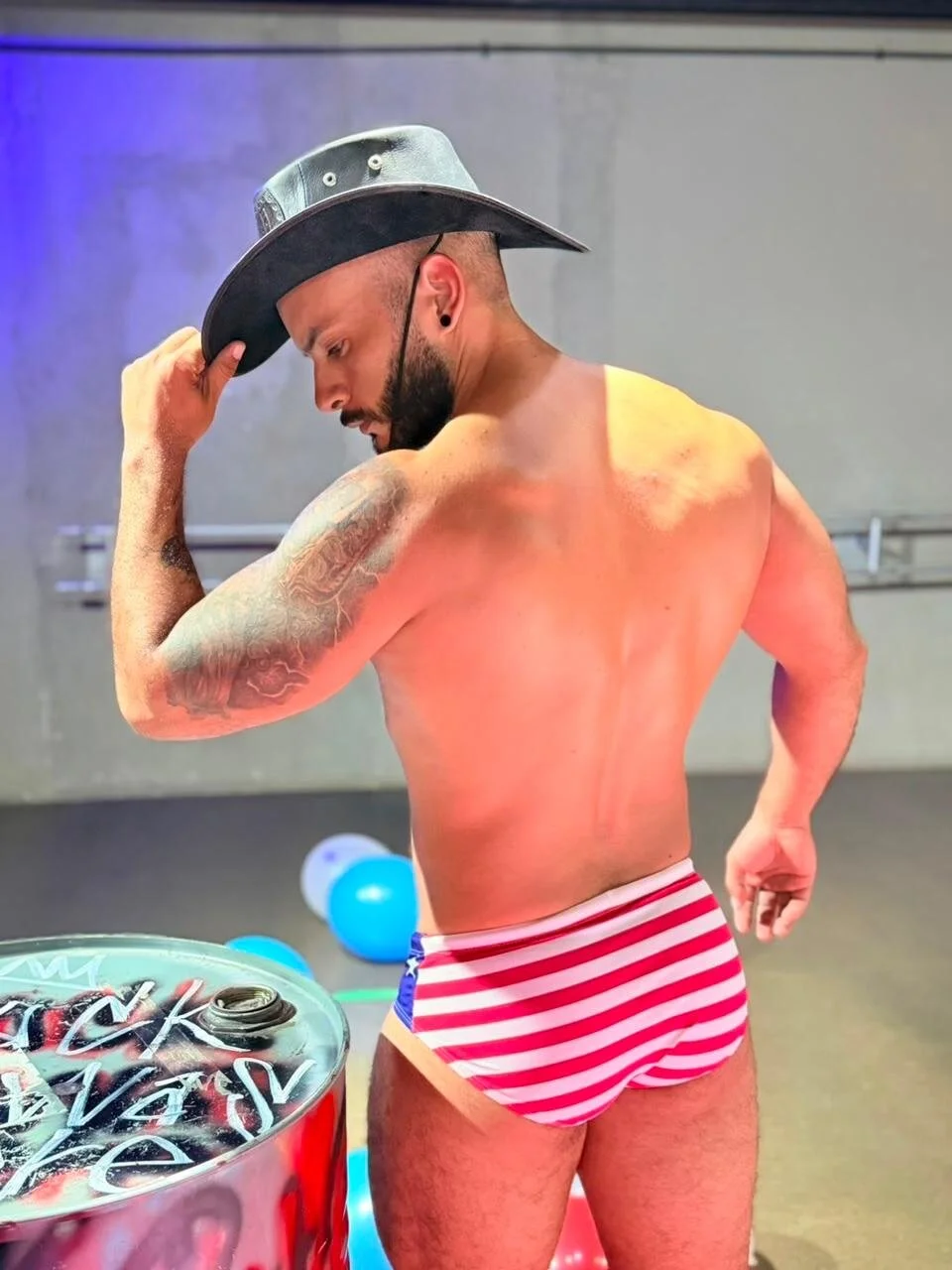 XXX Porn Photo of Nude Mike_savage3 96