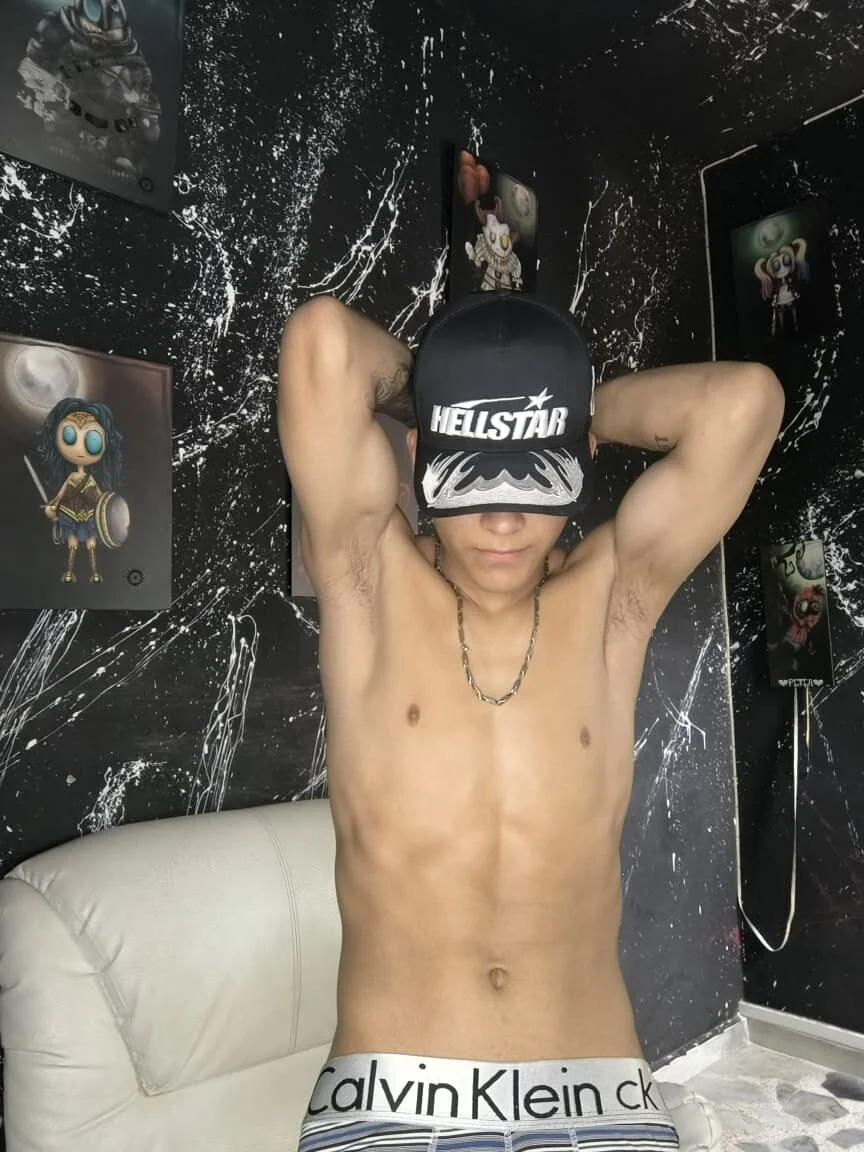 XXX Porn Photo of Nude DylanRoyce_ 7