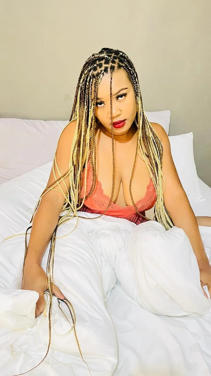 XXX Porn Photo of Nude BigBunSquirt 3