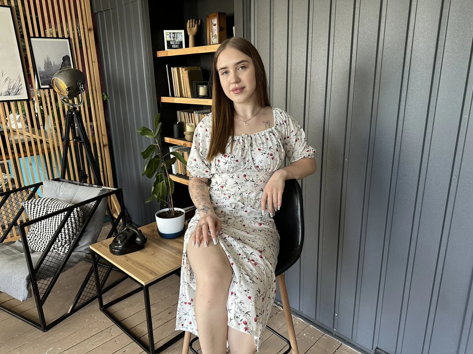XXX Porn Photo of Nude LauraHlot 13