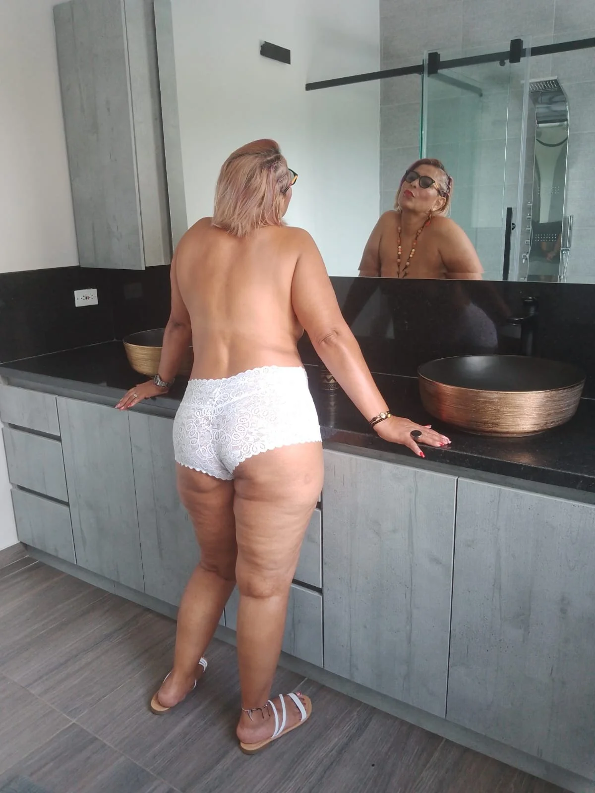 XXX Porn Photo of Nude lilyhung1 24