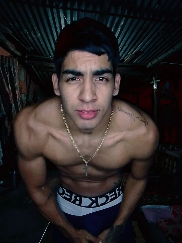 XXX Porn Photo of Nude Milo_LatinBoy 3