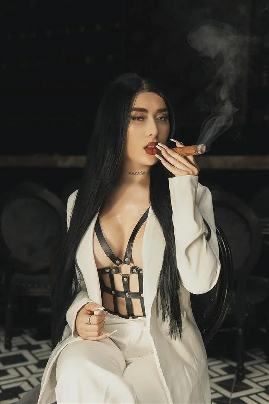 XXX Porn Photo of Nude MadelineFox 320