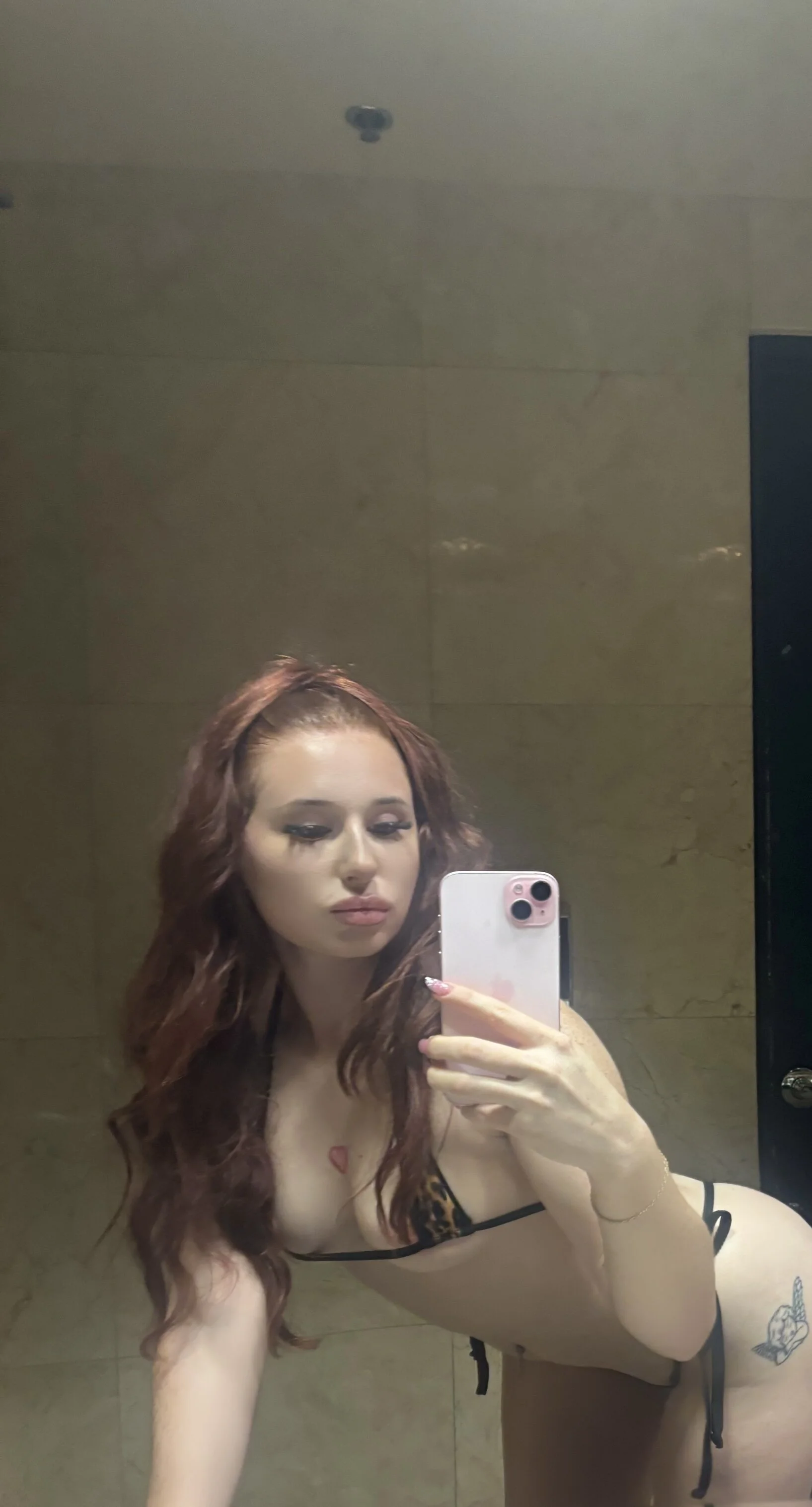 XXX Porn Photo of Nude officiallygigii 4