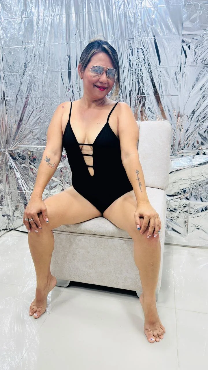 XXX Porn Photo of Nude Issis_Millf 5