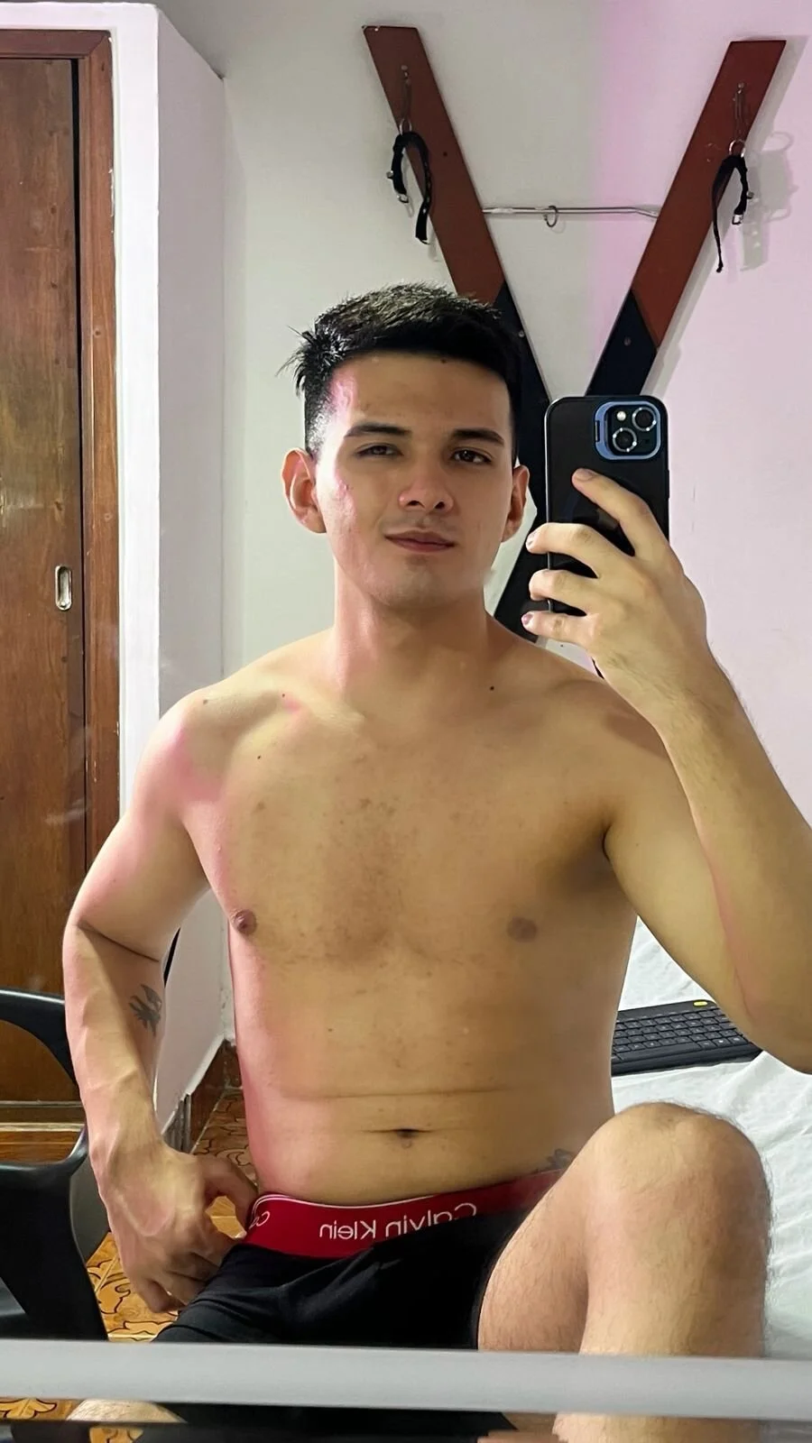 XXX Porn Photo of Nude GoldenBoyM 24