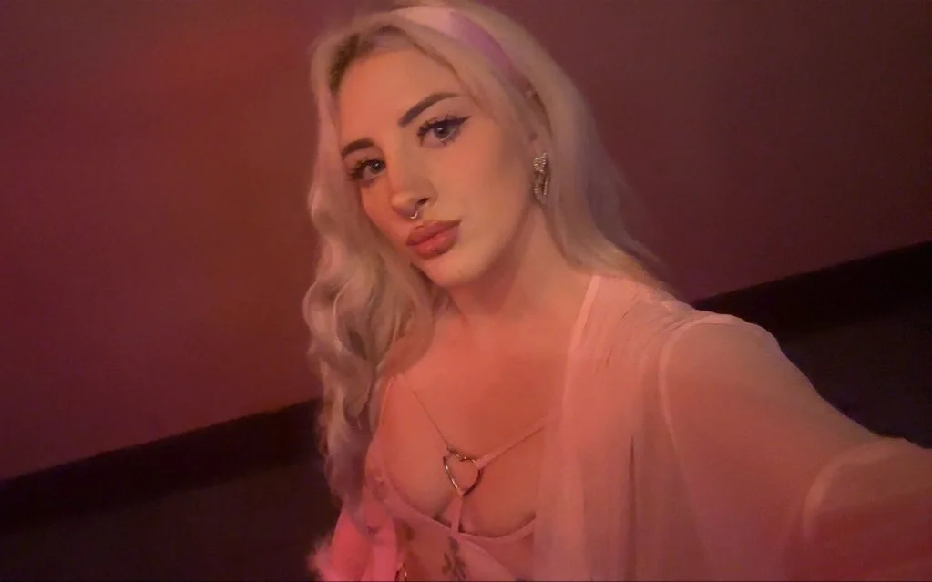 XXX Porn Photo of Nude SunflowerDoll 4