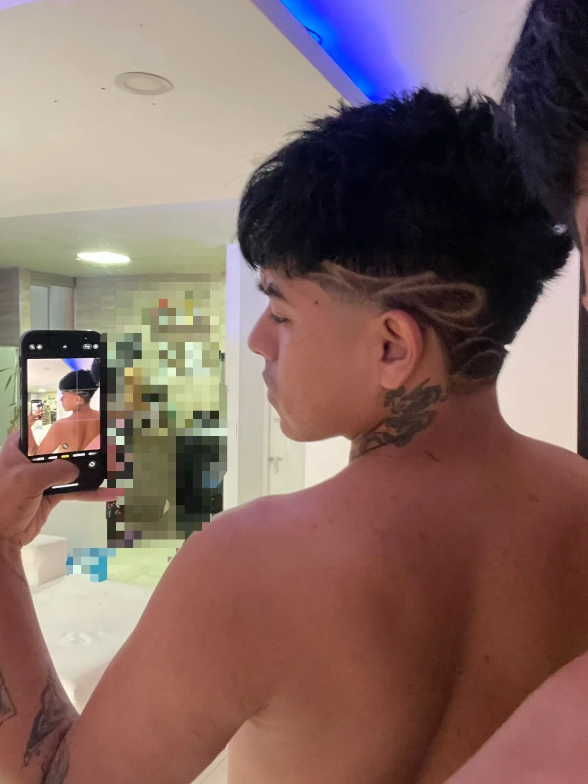 XXX Porn Photo of Nude kiing_azahell 6