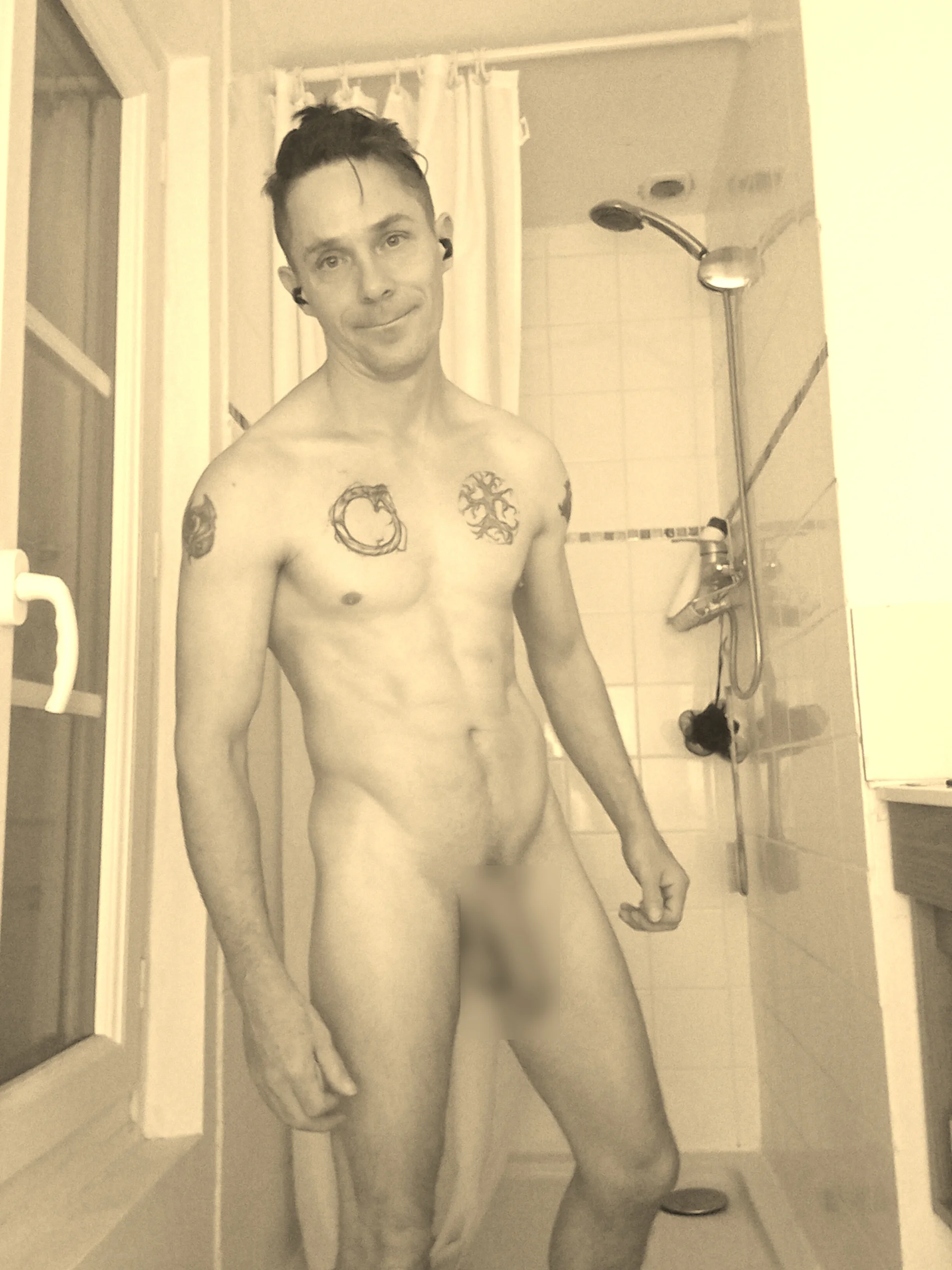 XXX Porn Photo of Nude Dracultepes1 8