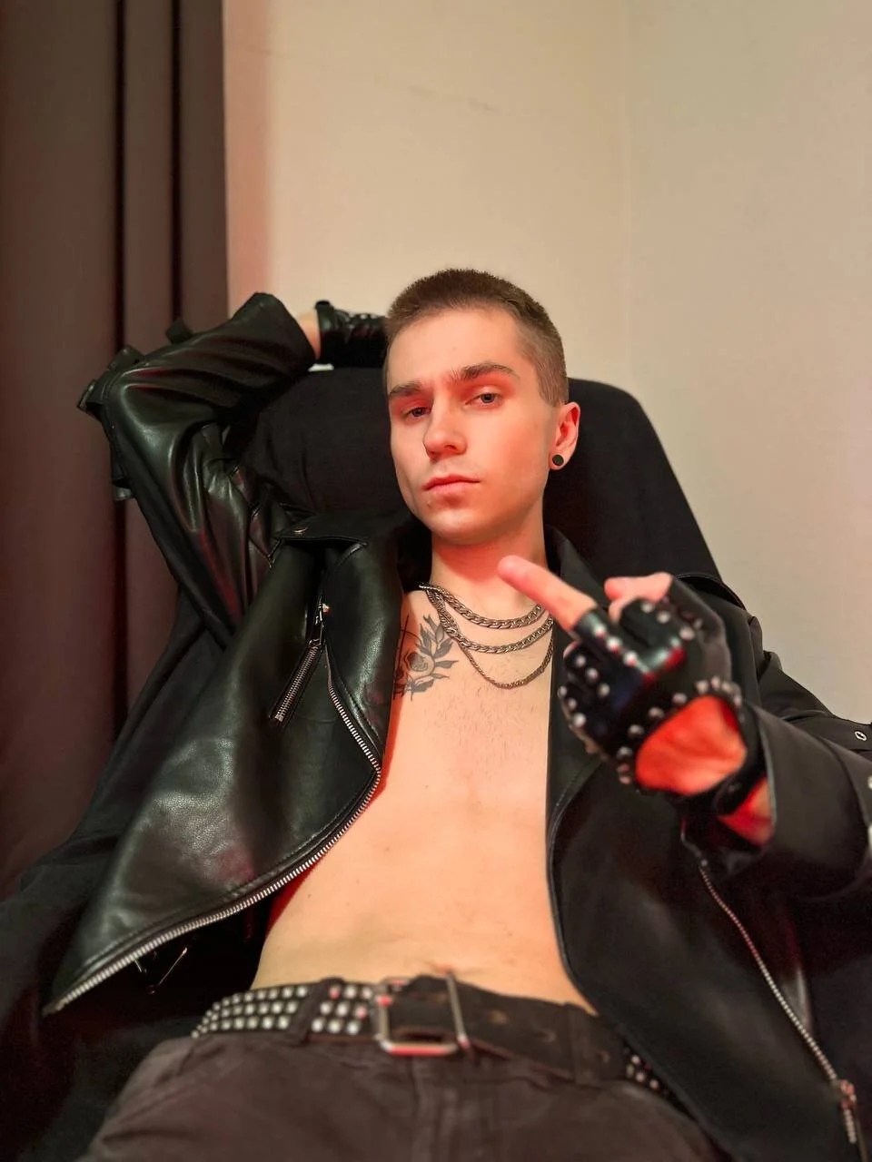 XXX Porn Photo of Nude Joseph__Quinn 1