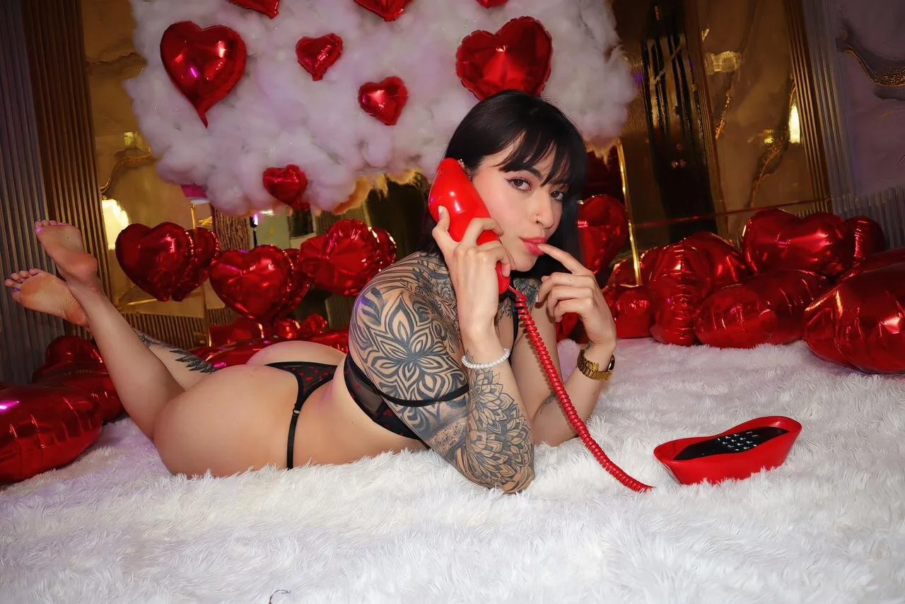 XXX Porn Photo of Nude JuneCollins 16