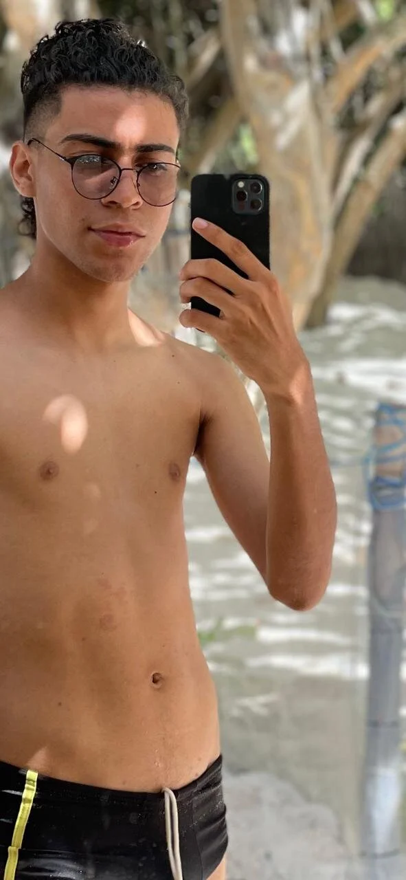 XXX Porn Photo of Nude huge_armound 21