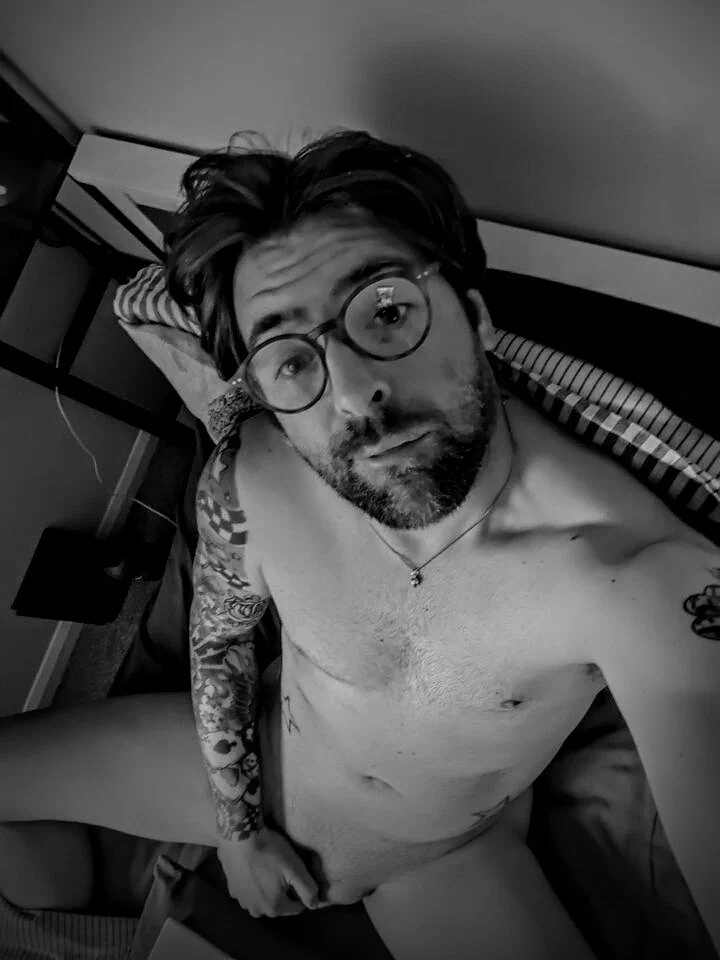 XXX Porn Photo of Nude CheekyPolytime 3