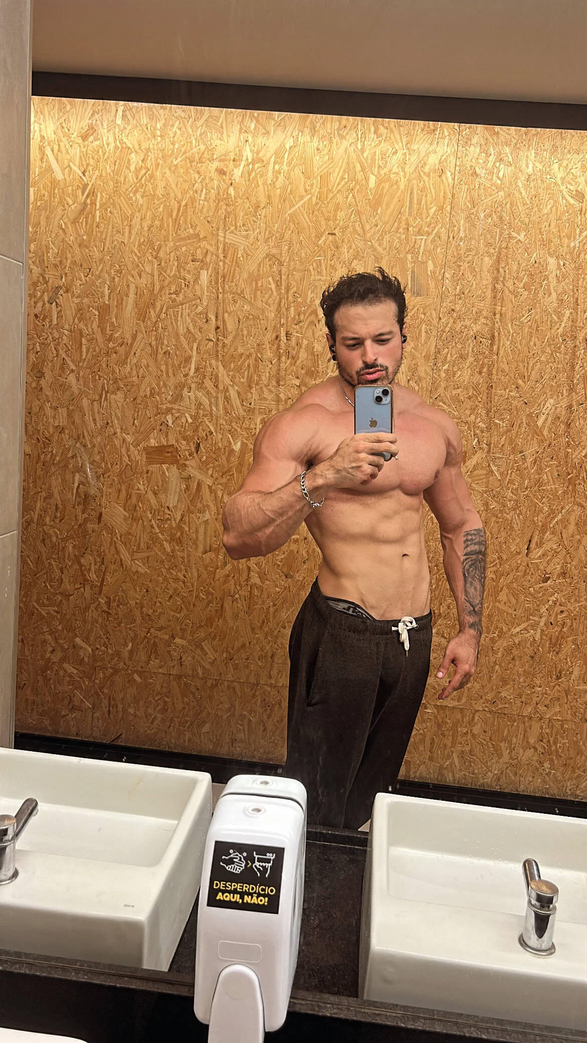 XXX Porn Photo of Nude Lucasfit24 11