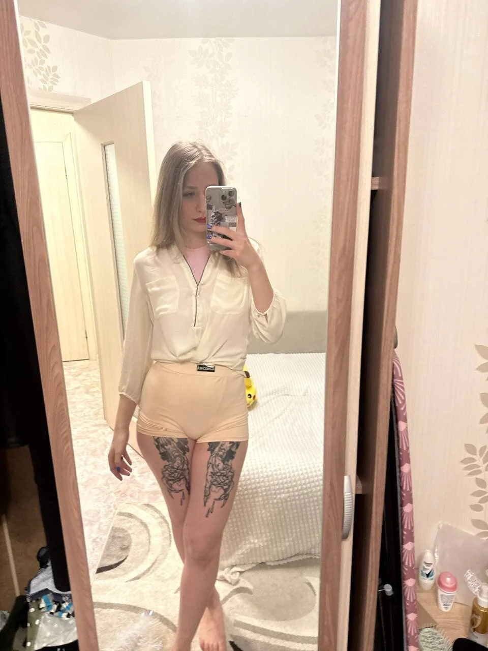 XXX Porn Photo of Nude BlondeBun 1