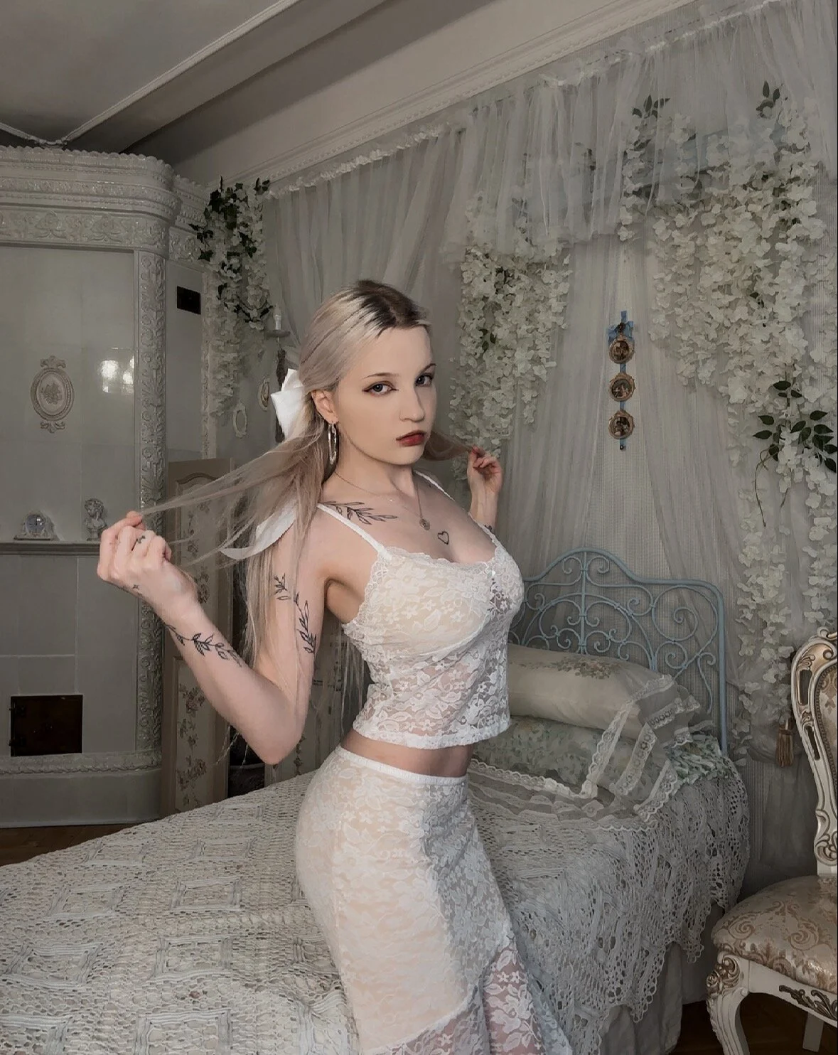 XXX Porn Photo of Nude linacherrytwin 2