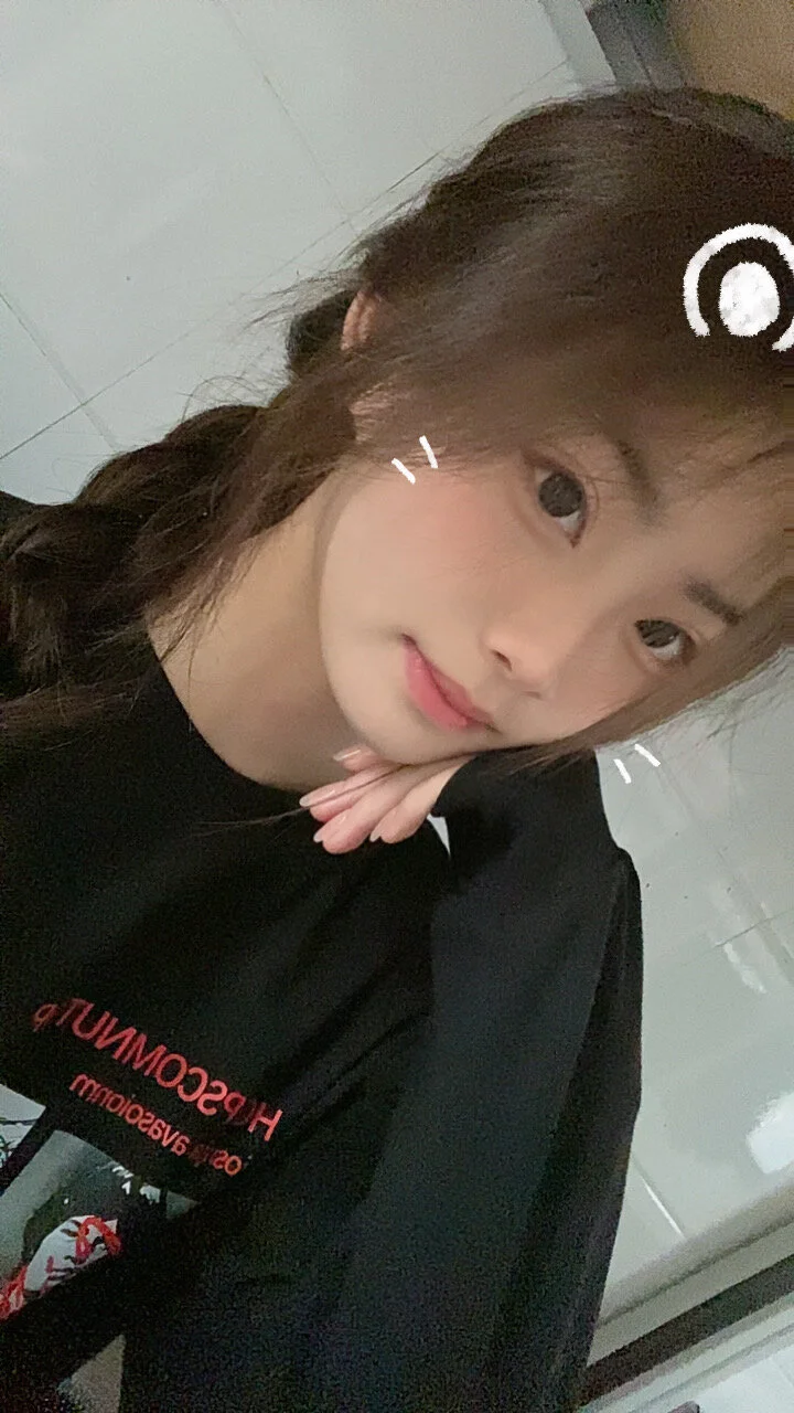XXX Porn Photo of Nude yaoyao520-18girl 2