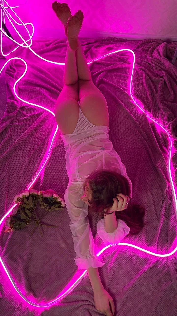 XXX Porn Photo of Nude KeeleyBuoy 24