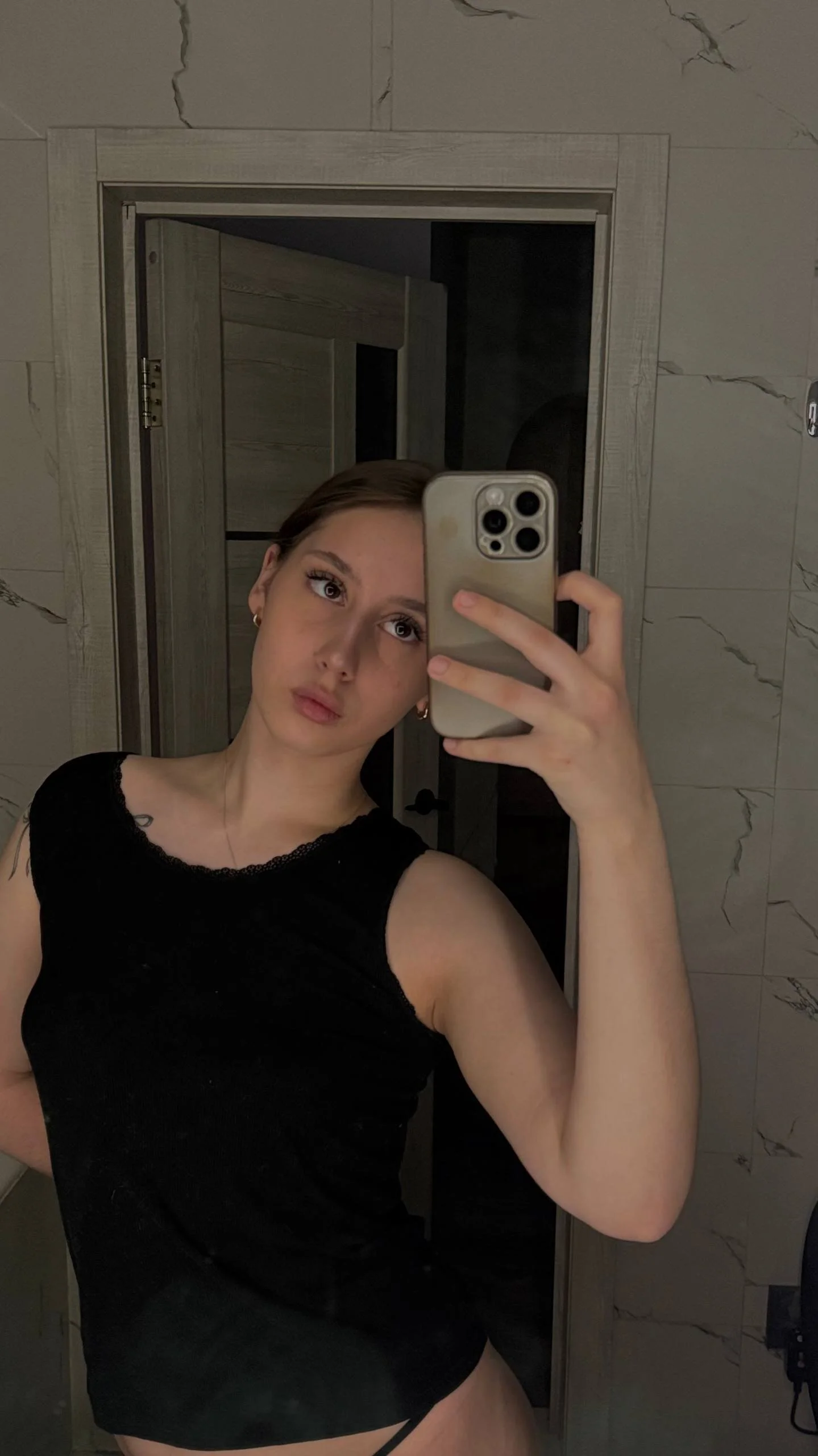 XXX Porn Photo of Nude vivienneque 5