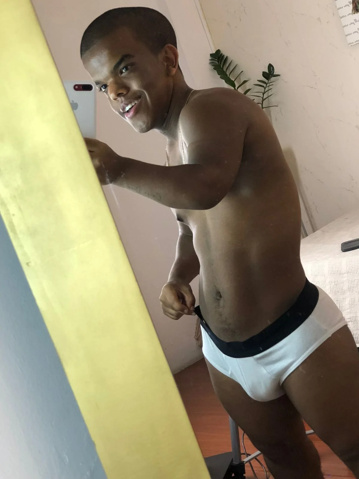 XXX Porn Photo of Nude CHARLIE_WALKERR 3