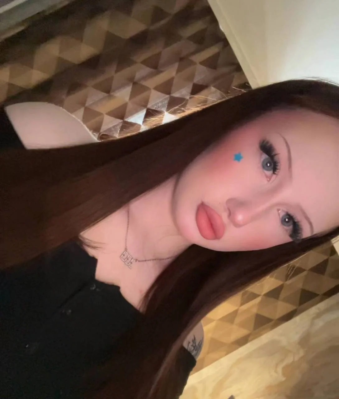 XXX Porn Photo of Nude HillaryMaze 6