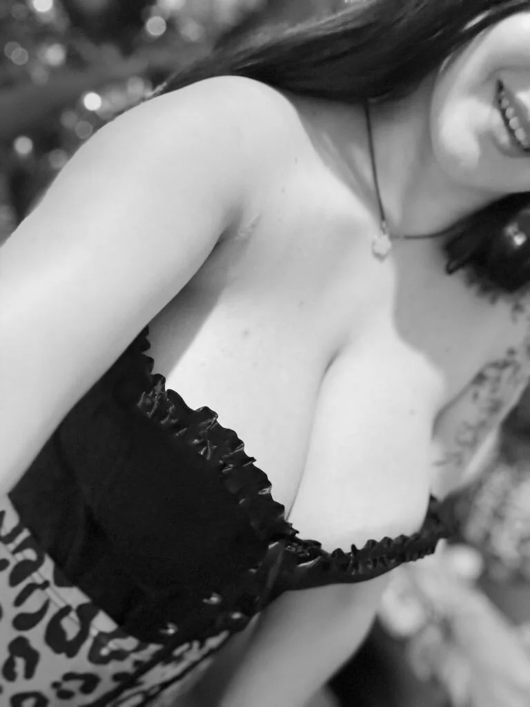 XXX Porn Photo of Nude Rozaaaaforyoubigboob 11