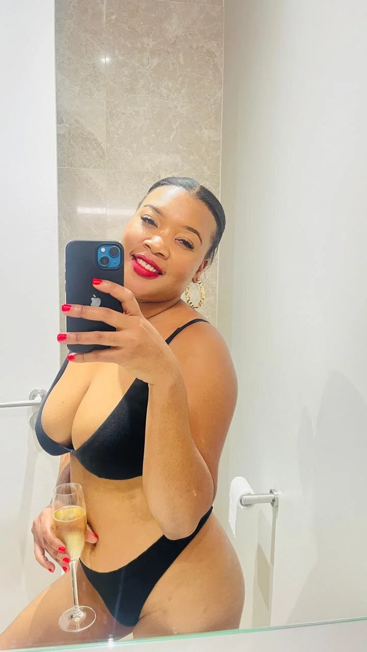 XXX Porn Photo of Nude BigBunSquirt 2