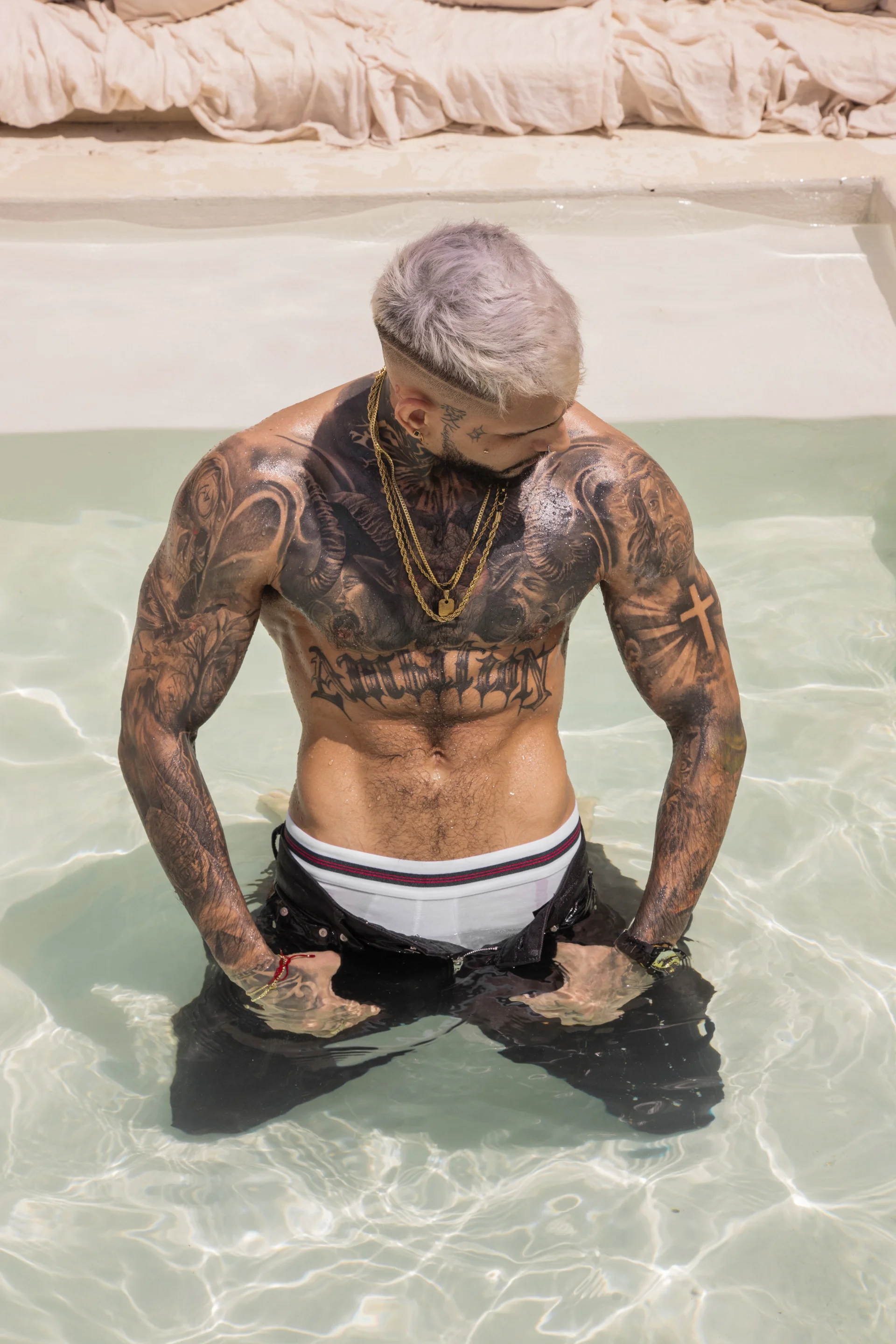 XXX Porn Photo of Nude logan_hugh8 4