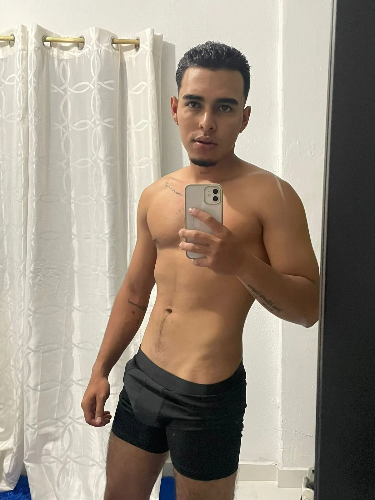 XXX Porn Photo of Nude victor_ospina 3