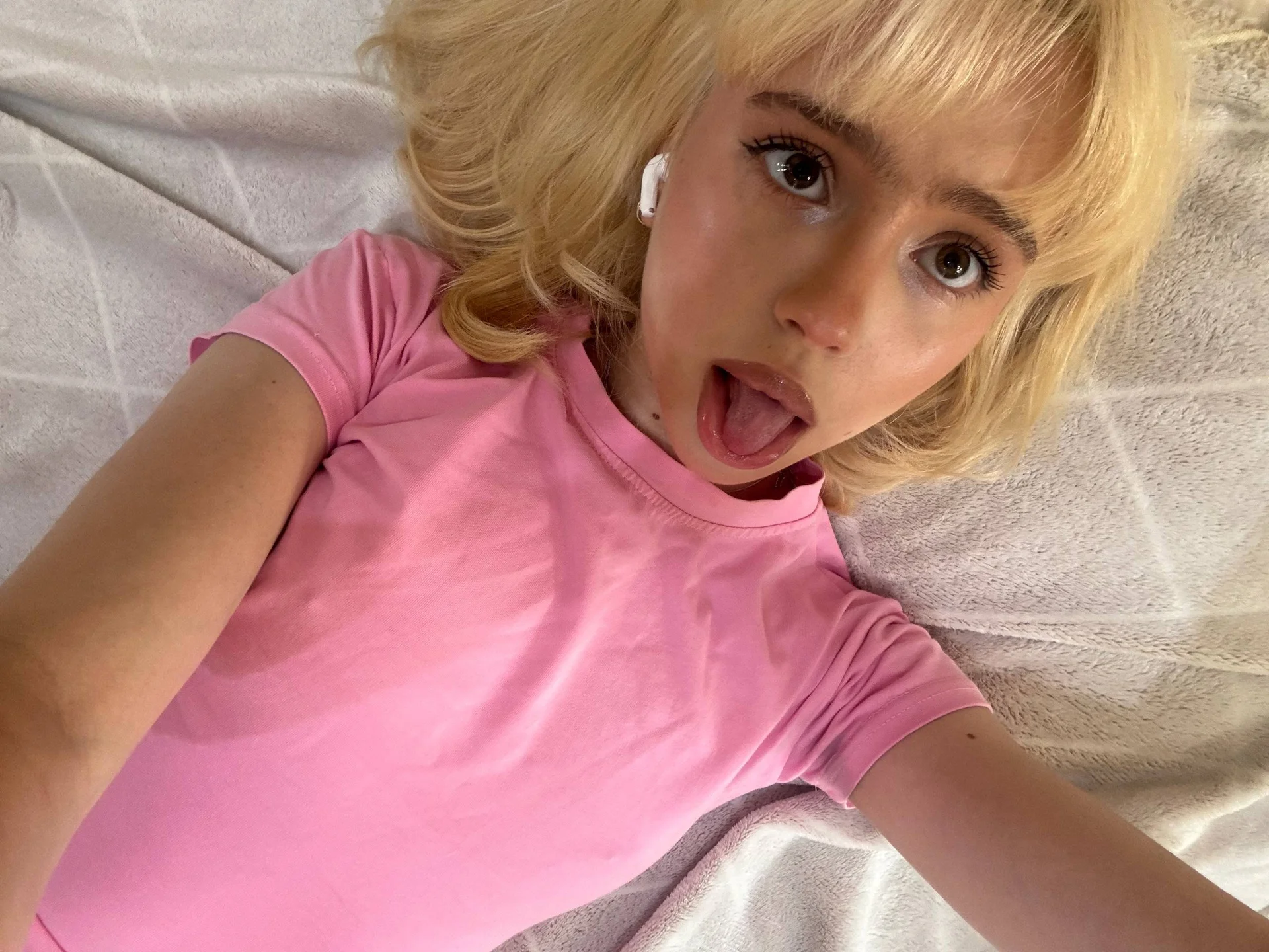 XXX Porn Photo of Nude shying_Doll 1