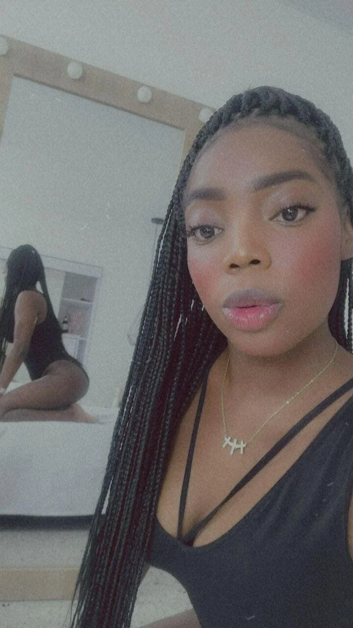 XXX Porn Photo of Nude zoeethompson_cm 4
