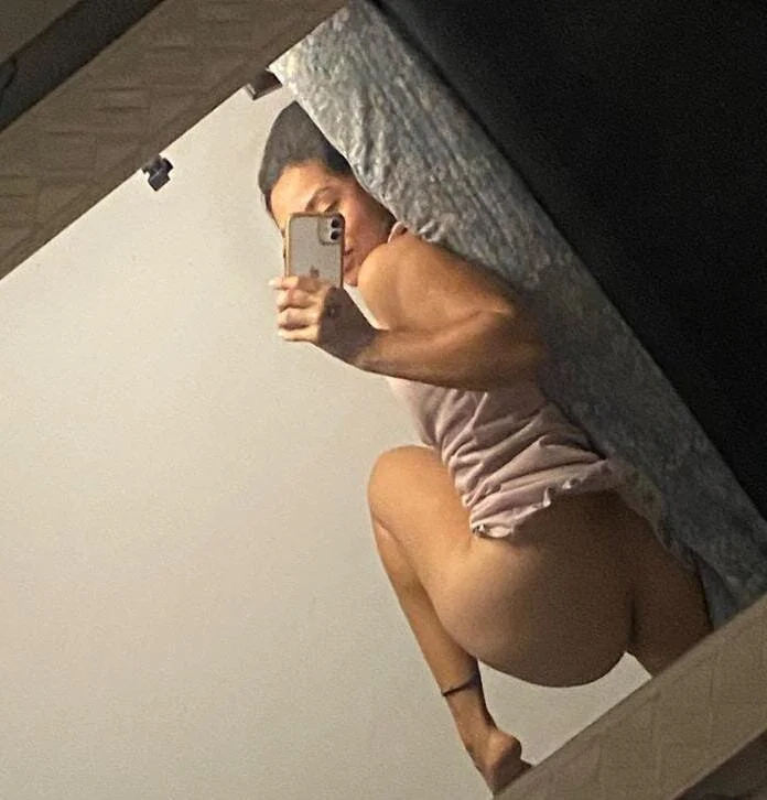 XXX Porn Photo of Nude carolsapequinha 6