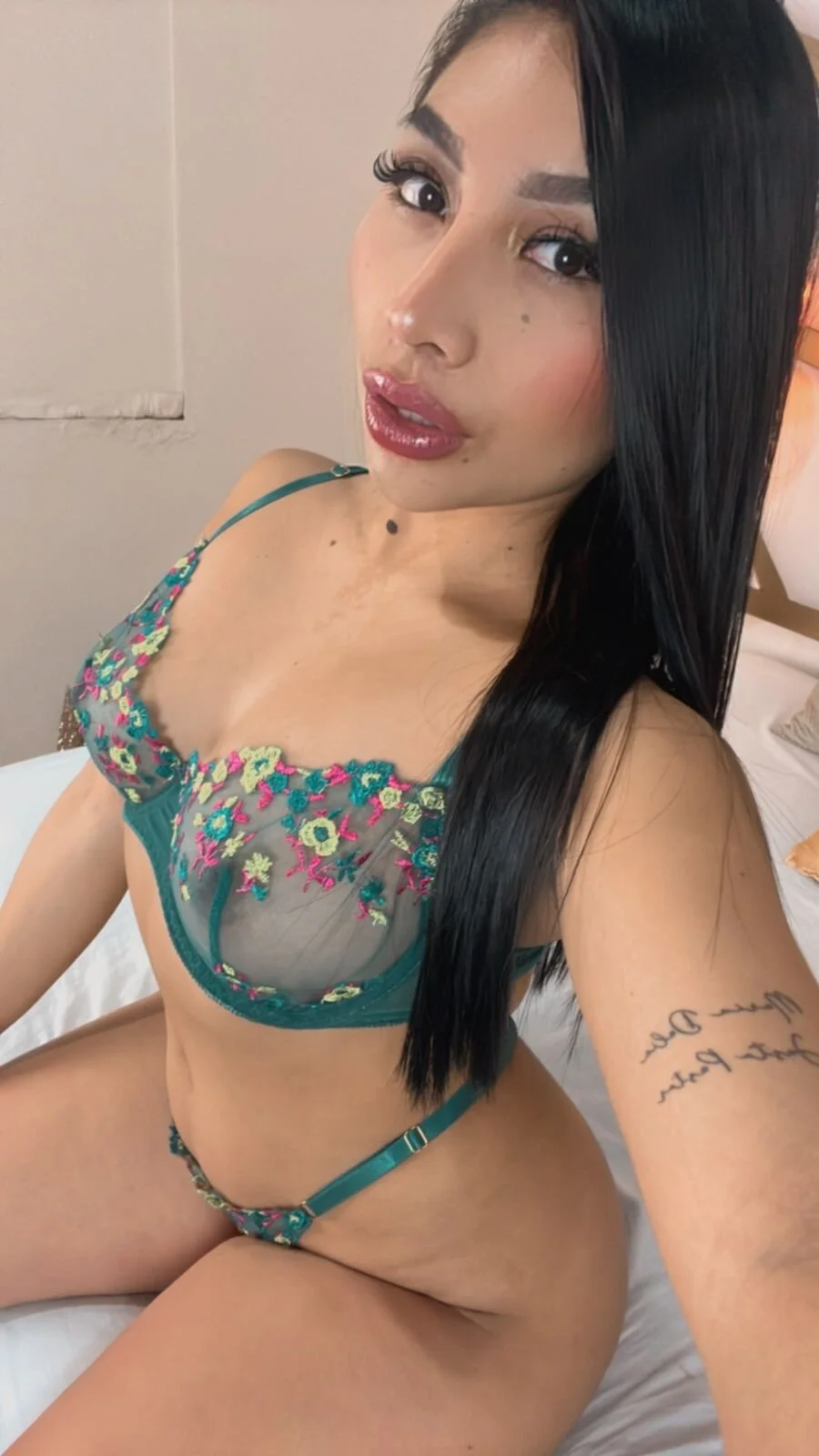 XXX Porn Photo of Nude CarolineMaldonado 4