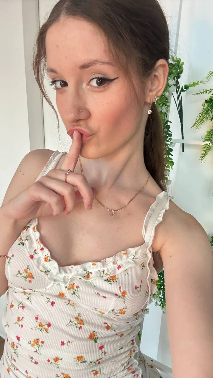 XXX Porn Photo of Nude TeaseDealer 2