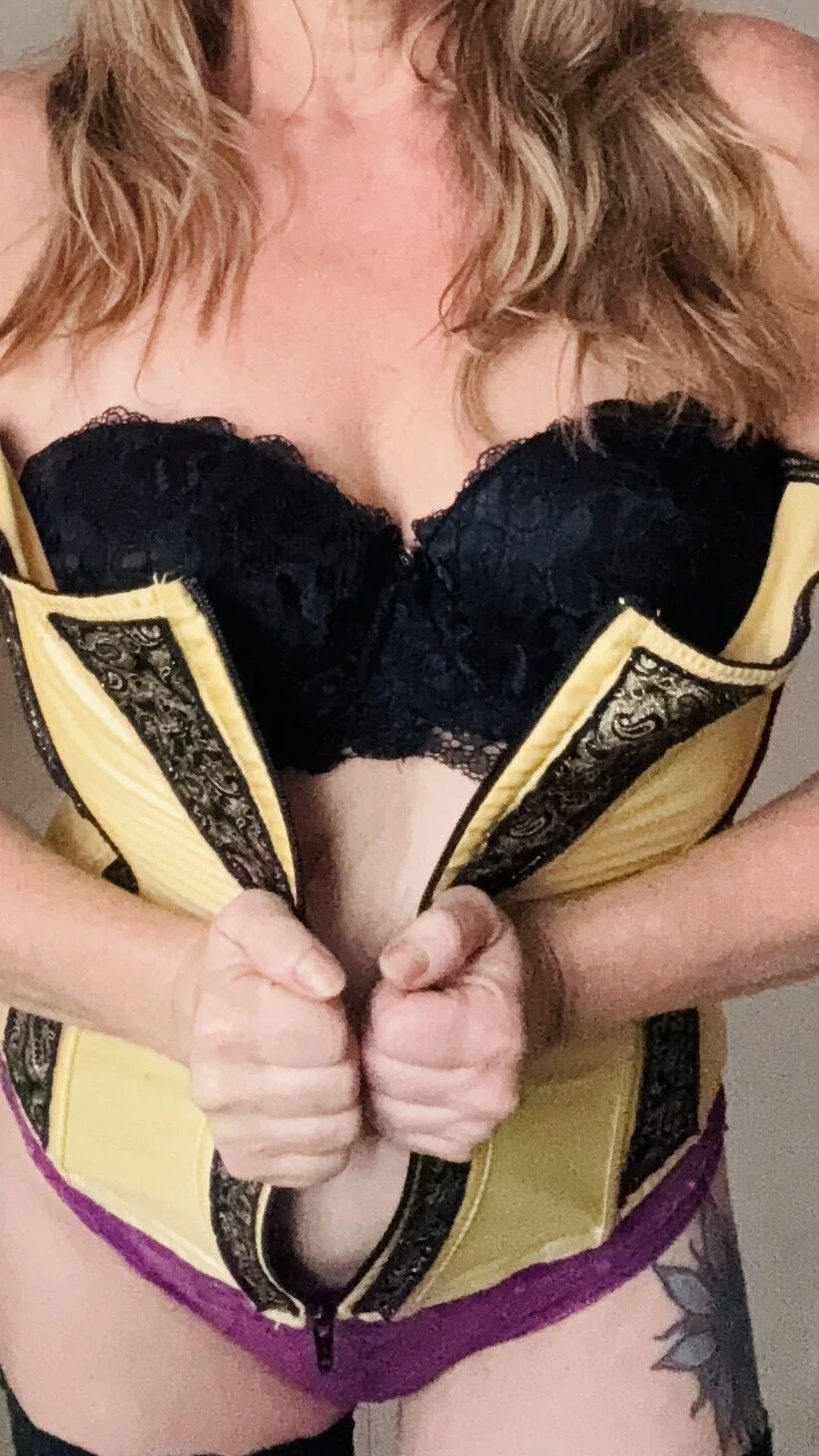 XXX Porn Photo of Nude MommyRubi 12