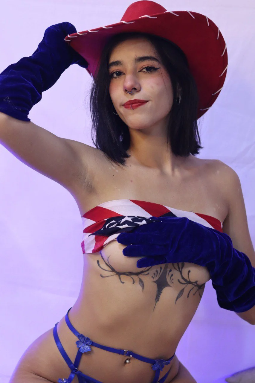 XXX Porn Photo of Nude Cherry_violeta 30