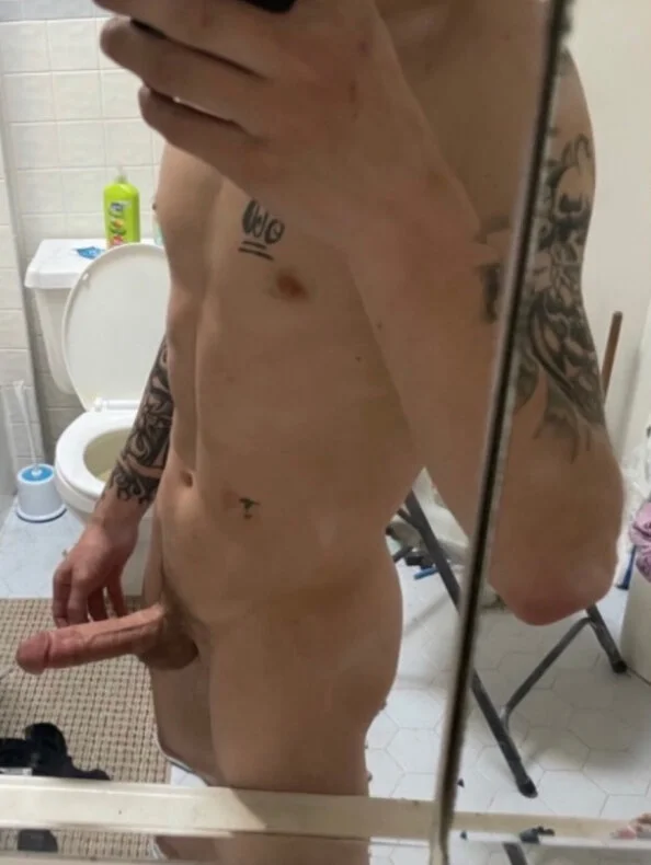 XXX Porn Photo of Nude hungkubenski 2