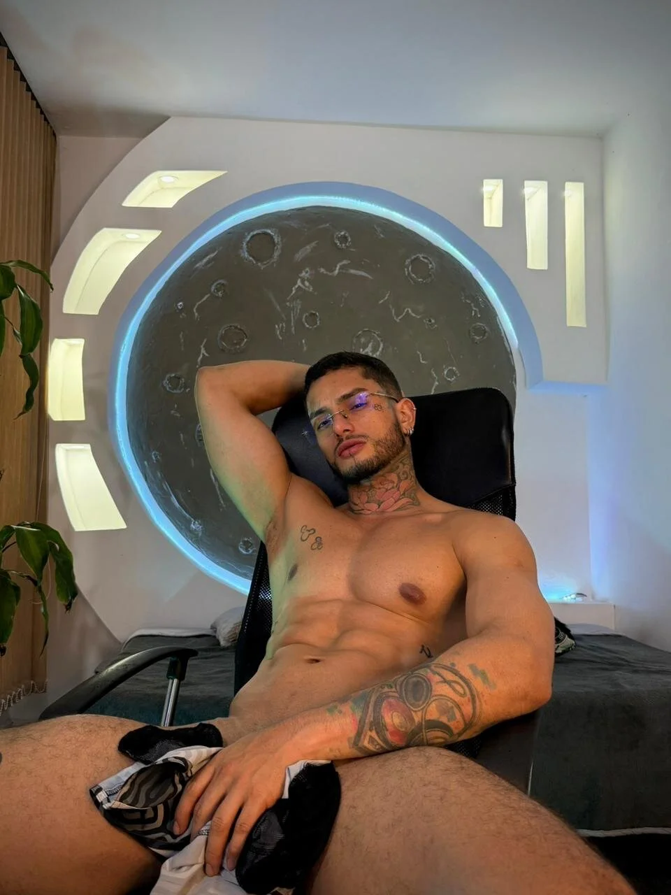 XXX Porn Photo of Nude Alanrodgers 31