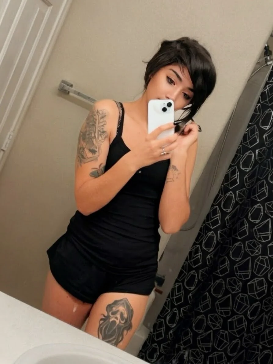 XXX Porn Photo of Nude Nikki_Graves_Official 6