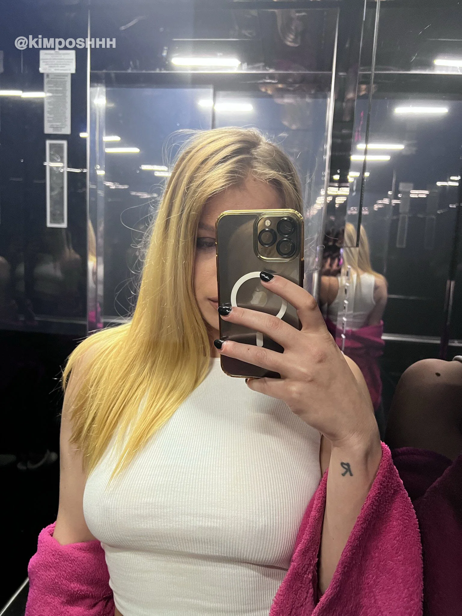 XXX Porn Photo of Nude KimPoshhh 7